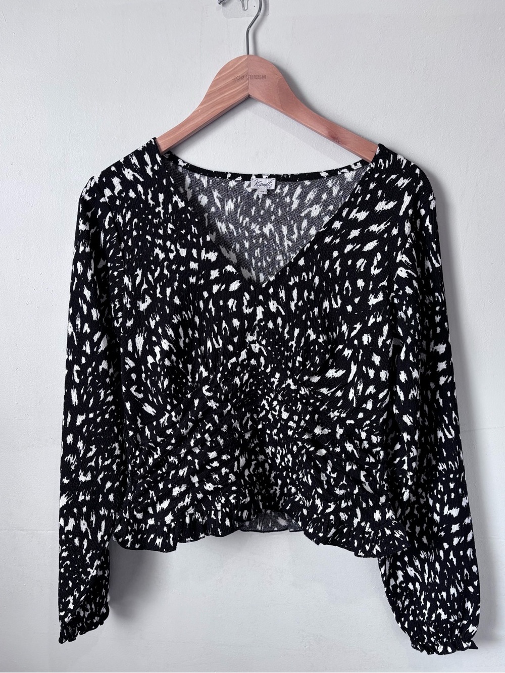 Kismet Abstract Splatter V-Neck Long Sleeve Blouse | Black & White | Size Small